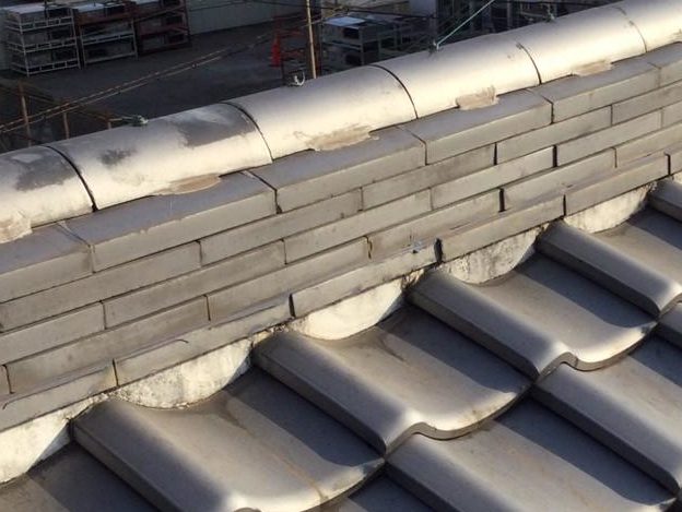 稲美町の瓦屋根の棟の経年劣化